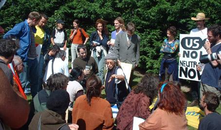 Discussion at protest